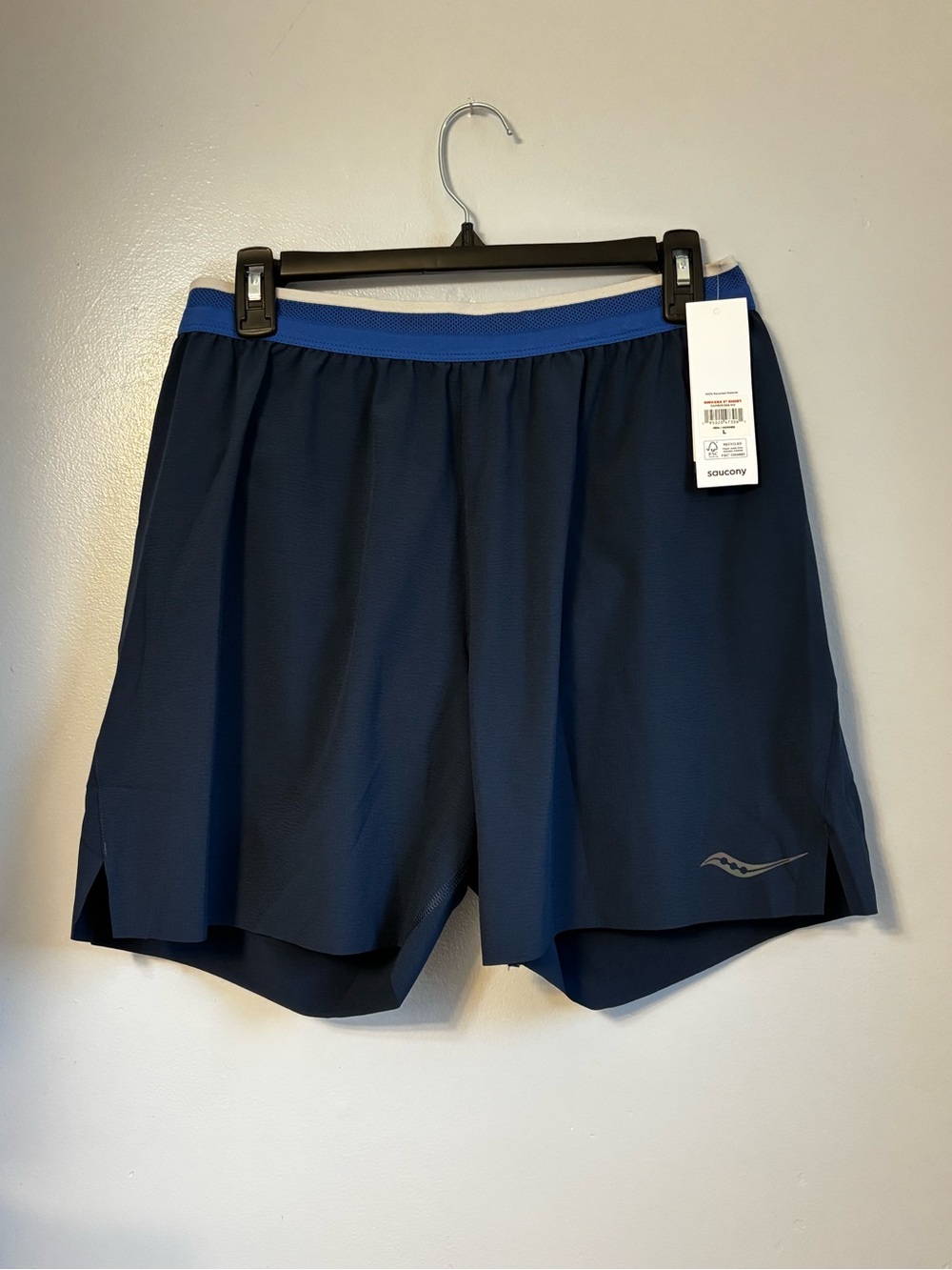 Saucony Men's Kinvara 5" Short in Navy  Sz L. NWT